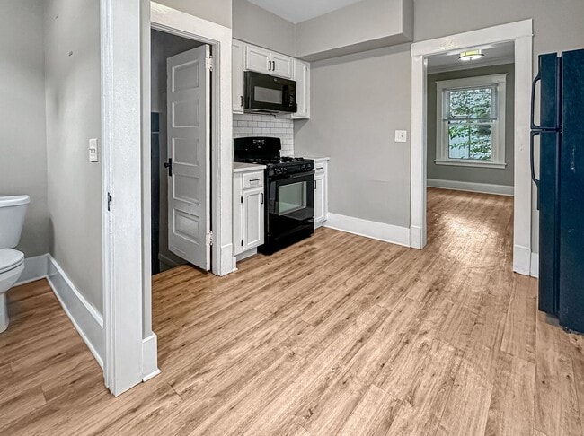 Photo - 851 Oakdale St SE