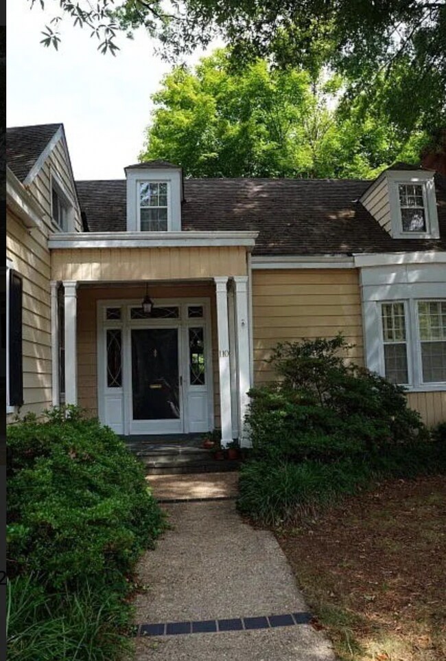 Main Door Entry - 110 Grove St Unit Apartment A