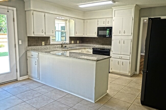 Photo - 3306 Hastings Rd SW