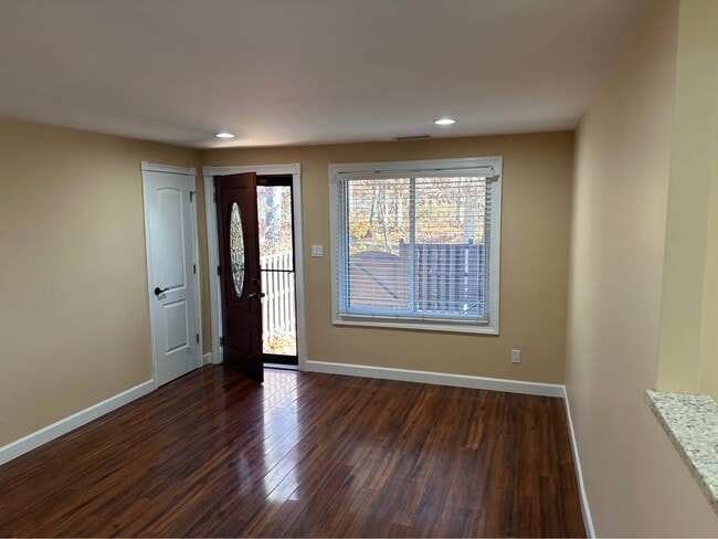 Building Photo - 12 Sagamore Hills Dr Unit 12