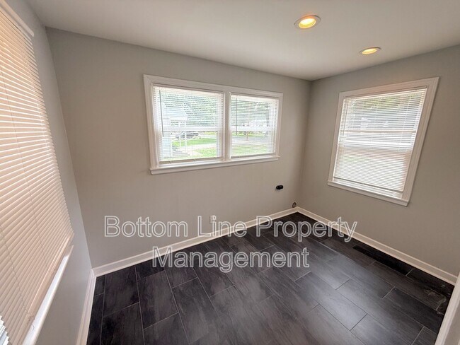 Photo - 214 S Gardner Ave