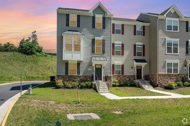 Building Photo - Premier End-Unit Townhome in Valley Run: A...