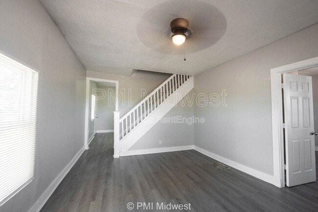 Photo - 445 W 29th St