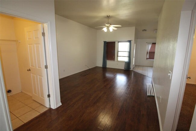 Building Photo - 2821 Edgemere Dr Rental