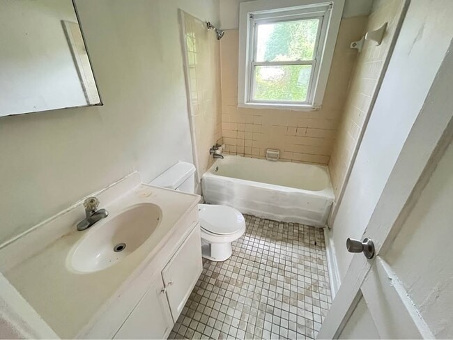 Photo - 120 Brookland Cir