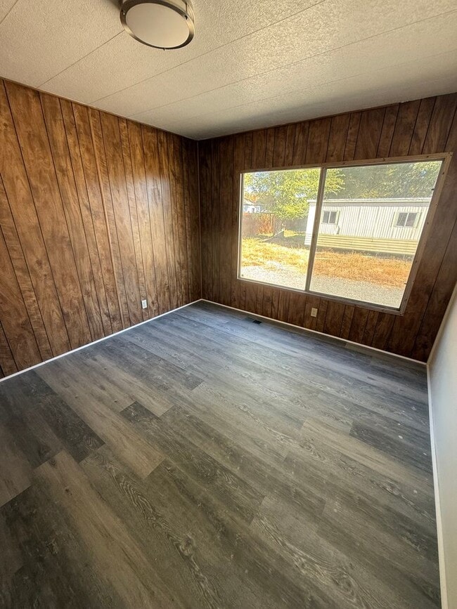 Photo - Zepeda-PM-020-0109-3862 Unit 3862 1/2 Clinton Ave