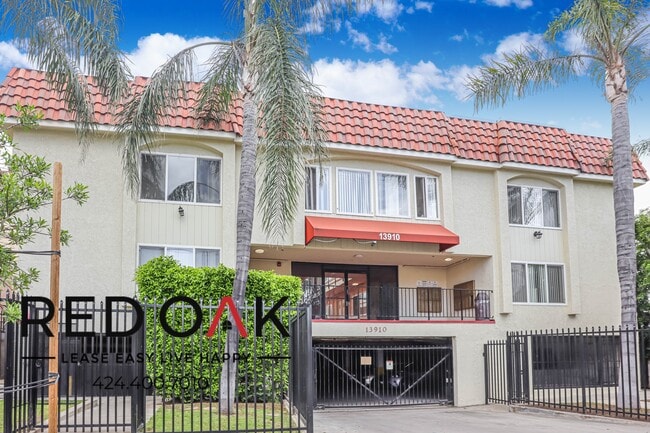 Photo - 13910 Sayre St Unidad 2
