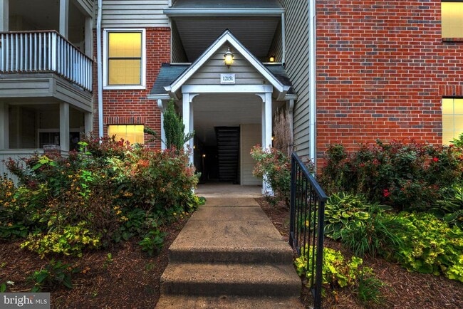 Building Photo - 12151 Penderview Ln Unit 2005