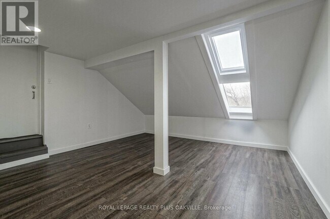 Photo - 564 Lyons Ln