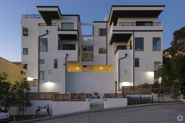 Building Photo - Must See 4 BR Townhome Blocks to USD with ...