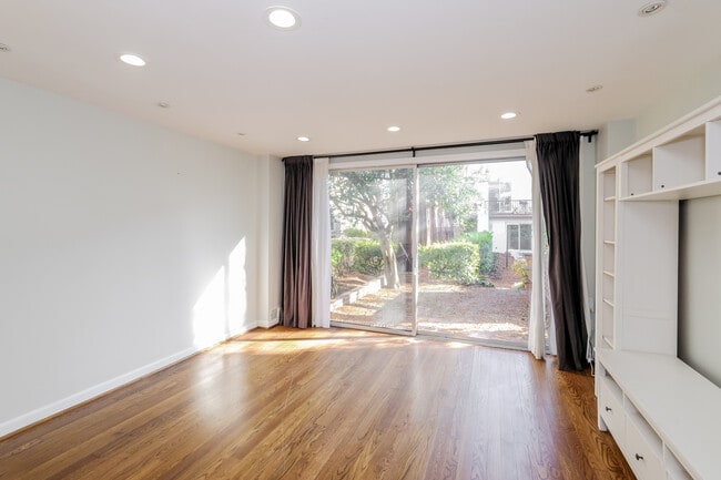 Photo - 847 3rd St SW