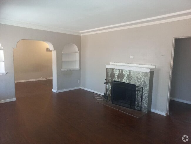 Building Photo - 743 Harris Ave Rental