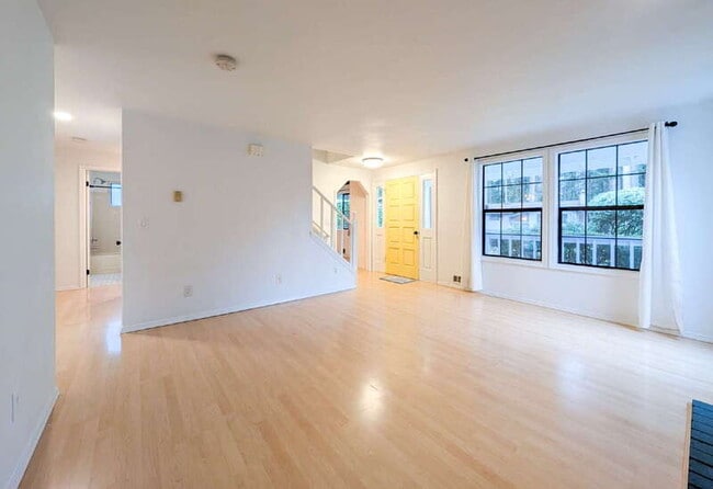 Photo - 115 E Jonathan Rd