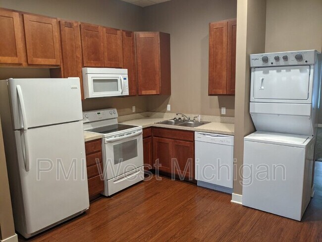 Photo - 620 S Broadway St Unit 4