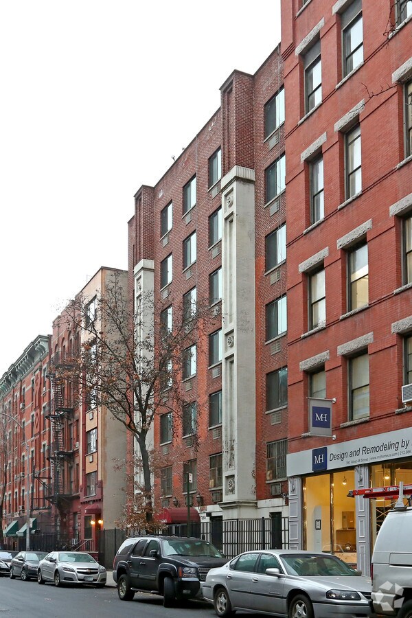 Photo - 359 W 48th St Apartments