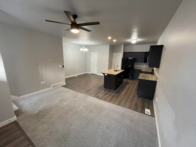 Photo - 1107 Emerald Pools Ln