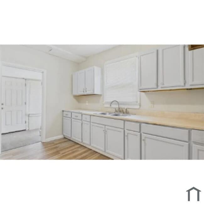 Photo - 14501 Jenne Ave