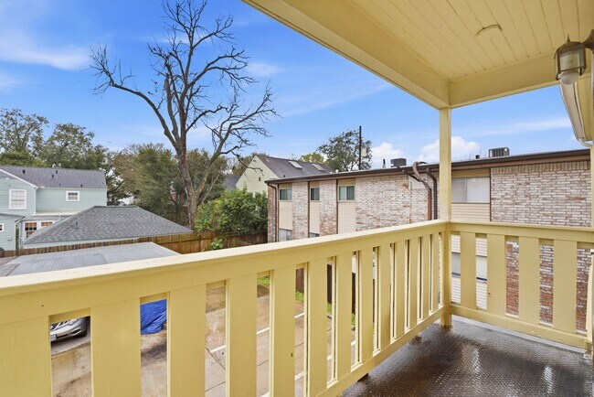 Photo - 2513 Shakespeare St Unit 3
