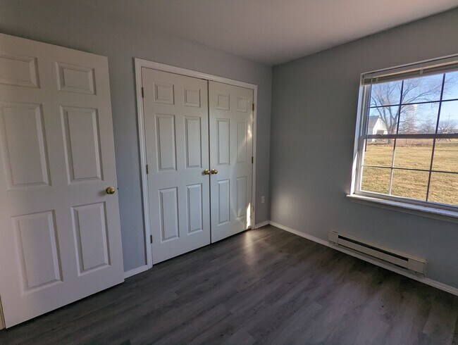 Upstairs 2 Bedroom Updated Apartment - Upstairs 2 Bedroom Updated Apartment Unit 411 W 2nd St. Apt 110