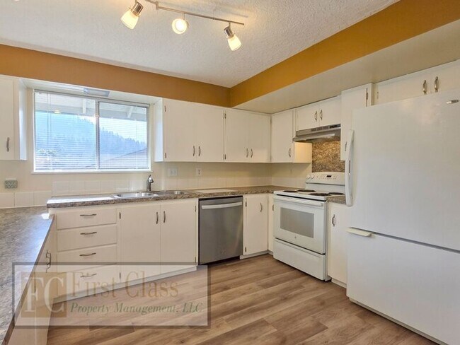 Photo - 298 SW Wallula Ave