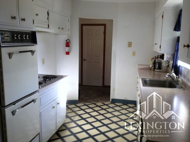 Photo - Charming 4-Bedroom Home in Arden-Arcade with Spacious Yard & Convenient Location