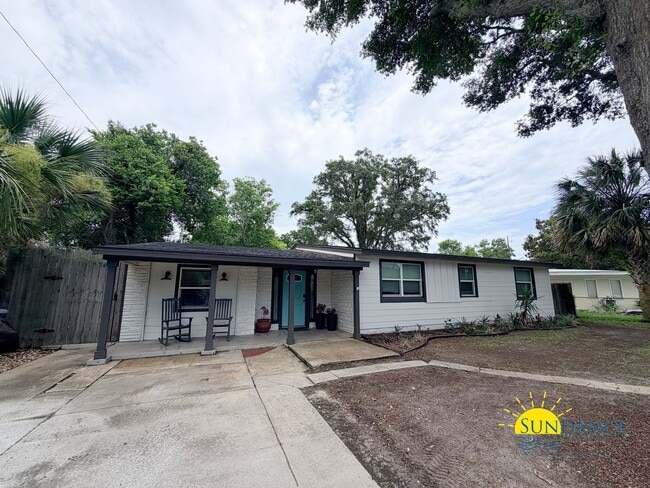 Building Photo - Stunning 3BR Home in PRIME Fort Walton Beach neighborhood!