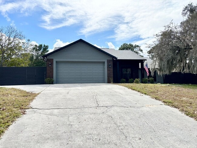 Building Photo - 13245 Shore Dr