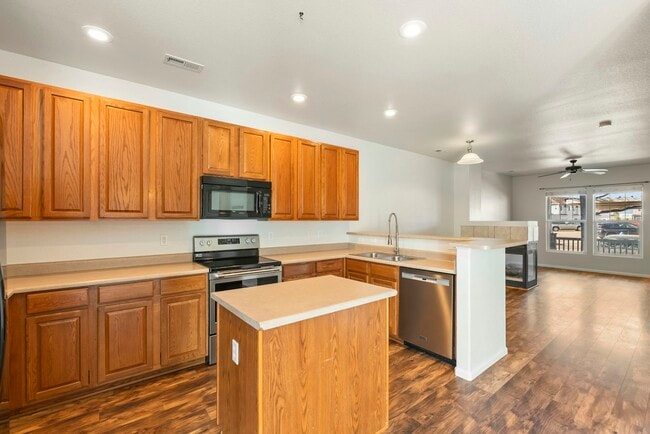 Photo - 2569 Shannara Grv