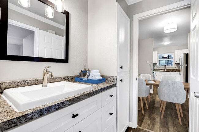 Photo - Riviera Apartments
