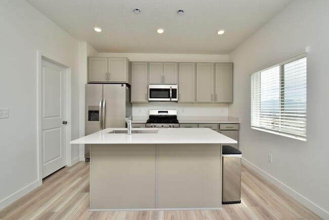 Photo - Spacious Saratoga Springs 4 Bed 3.5 Bath Corner Home with Stunning Views