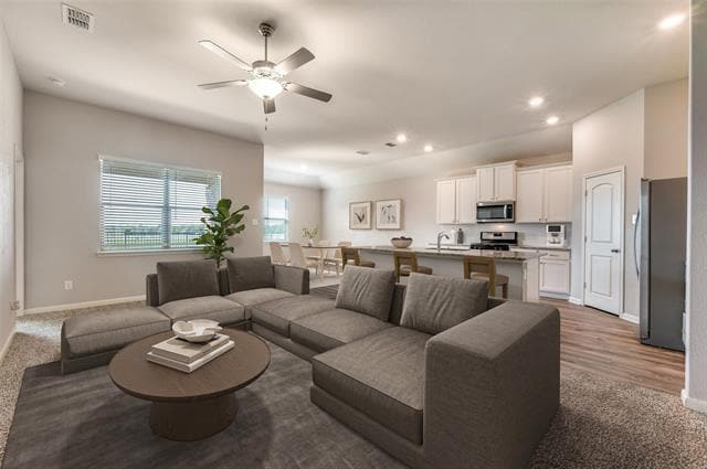 Photo - 421 Harbor Oaks Dr