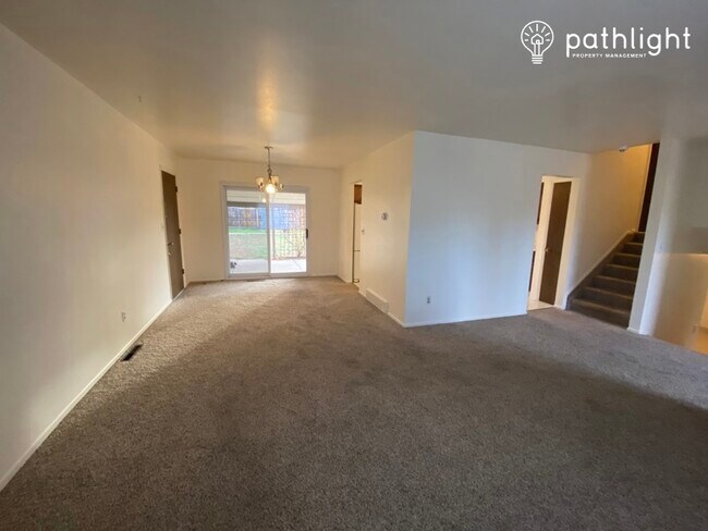 Photo - 1117 Moffat Cir