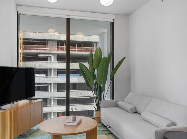 Building Photo - 11 NE 6th St Unit SI ID1373697P