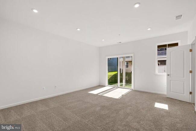 Photo - 8269 Longford Rd