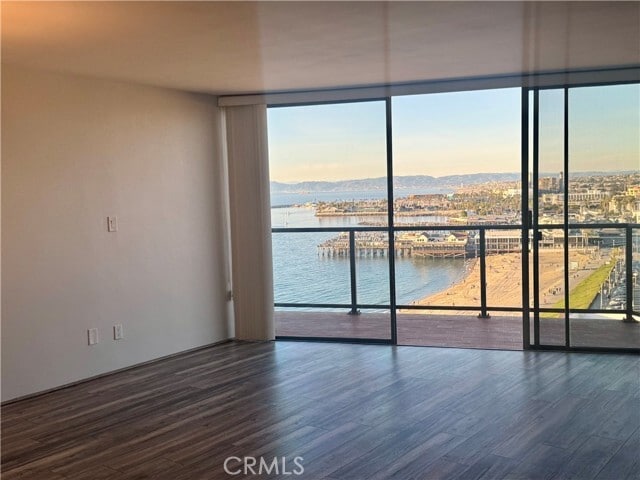 Photo - 531 Esplanade Unit 909