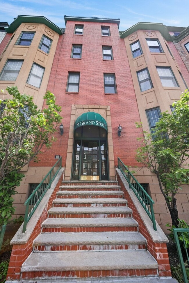 Building Photo - 79 Grand St Unit 4B
