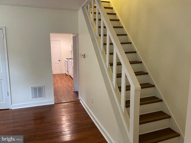 Photo - 301 E Linden St