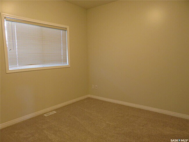 Photo - 3810-3810 Dewdney Ave E