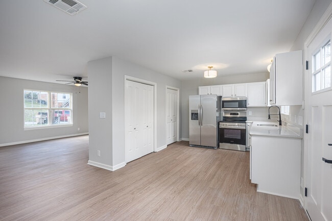 Photo - 3317B Niagara Dr