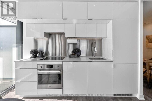 Photo - 185 Roehampton Ave Unité 1110