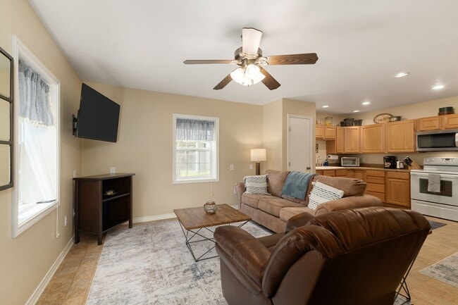 Photo - 1072 Papenberg Rd