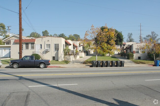 Building Photo - 2809-2821 Rowena Ave