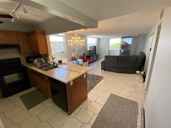 Photo - 410 NW 68th Ave Unidad 515