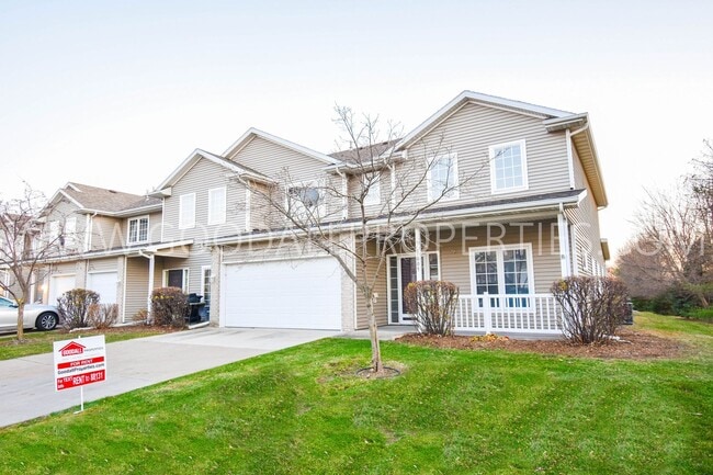 Building Photo - Beautiful West Des Moines Townhome for Rent