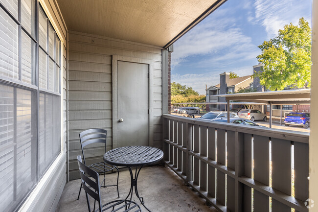 1BR, 1BA - 652SF - Balcony