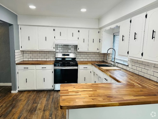 Building Photo - 105 2nd St Rental