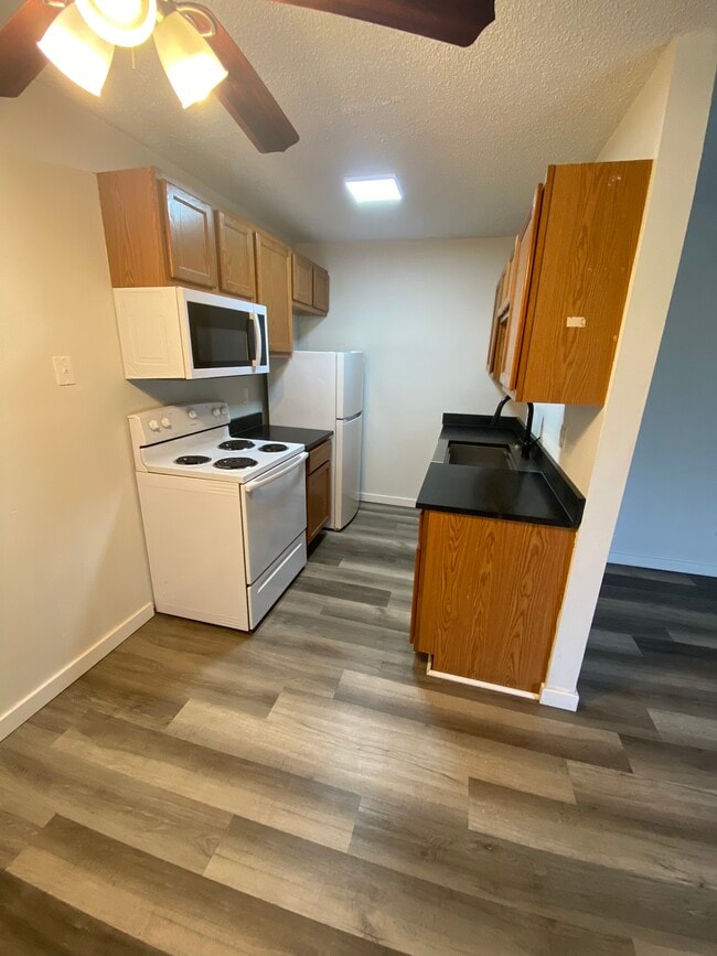 Kitchen - 1002 Cherokee St Unit A