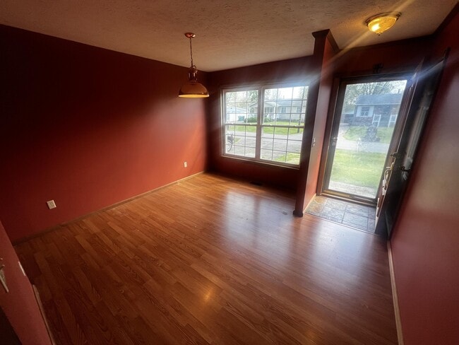 Photo - 230 S Circlecrest Dr