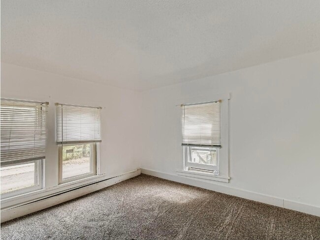 Building Photo - 597 Geranium Ave E