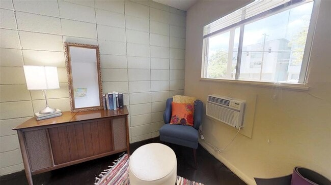 Building Photo - 300 E 30th St Unit 203 Rental